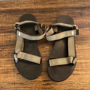 Classic strap sandles